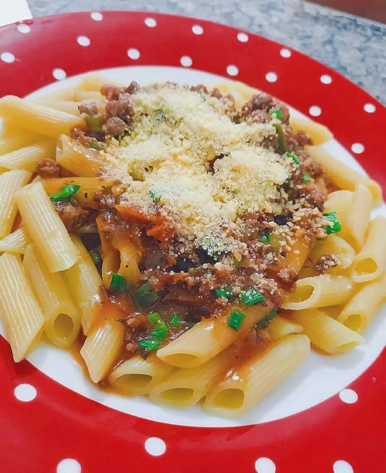 Receita de Penne à bolonhesa simples