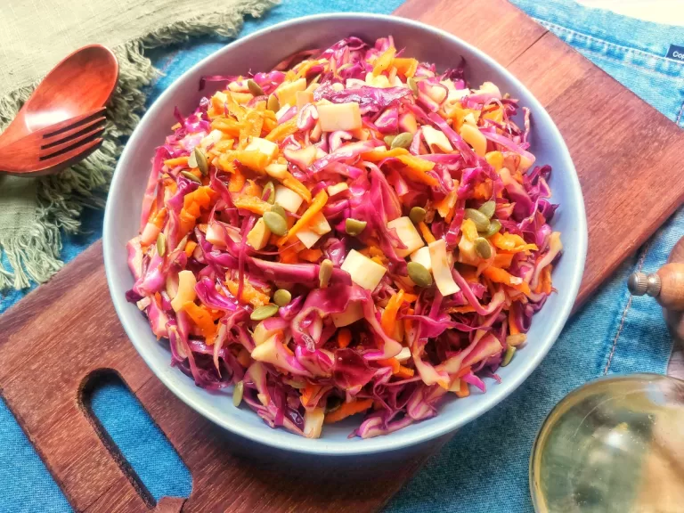 Receita de Salada colorida de repolho roxo