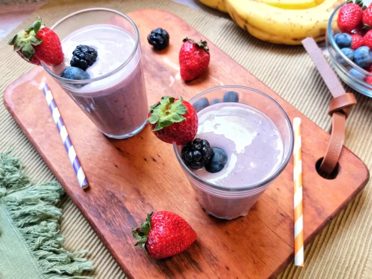 Receita de Smoothie de banana e frutas vermelhas