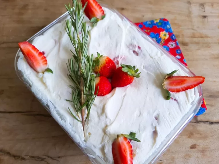 Receita de Sobremesa de morango com suspiro