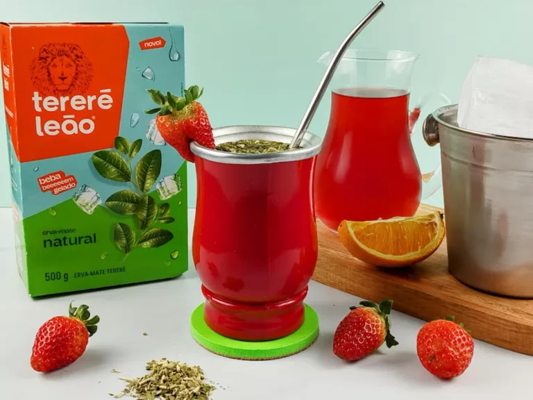 Receita de Tereré com morango e laranja