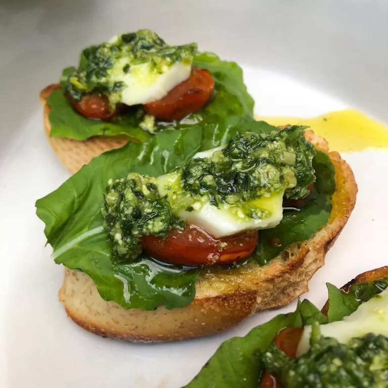 Receita de Torradas caprese